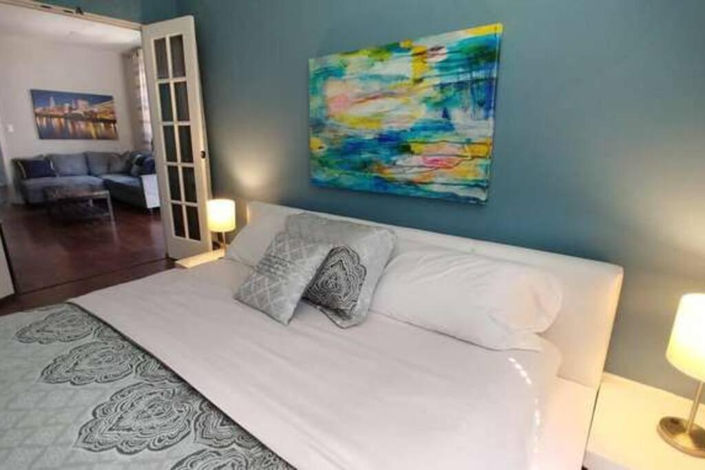 The House - New Storer #1 - Comfortable 5 Bedroom House Cleveland