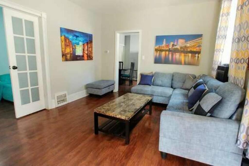 The House - New Storer #1 - Comfortable 5 Bedroom House * Cleveland