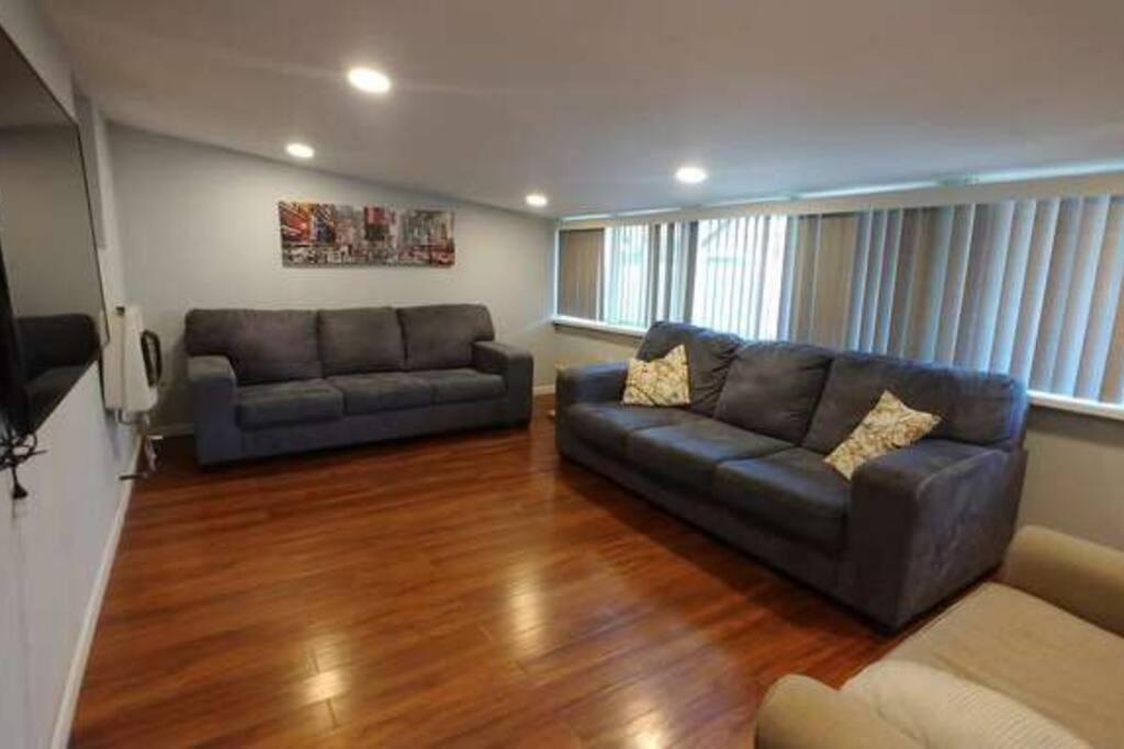 The House - New Storer #1 - Comfortable 5 Bedroom House Appartement