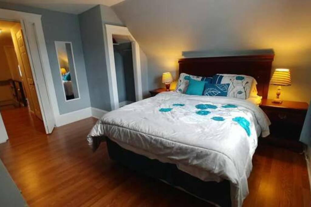 The House - New Storer #1 - Comfortable 5 Bedroom House * Cleveland