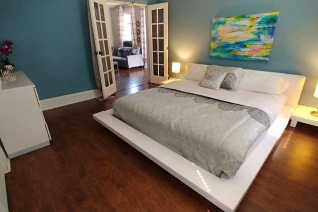 The House - New Storer #1 - Comfortable 5 Bedroom House * Cleveland